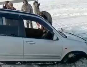 В Новосибирской области машина провалилась под лёд