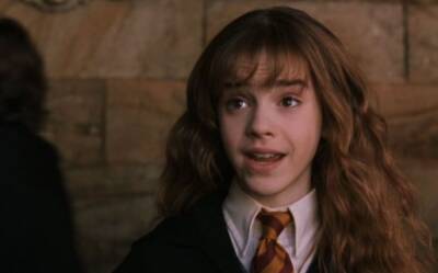 Эмма Уотсон после премьеры "Гарри Поттер: Возвращение в Хогвартс" восхитила новым фото: "Такая классная"