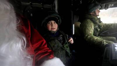 Российские военные и правоохранители приняли участие в акции «Елка желаний»