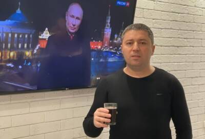 Депутат с Одесчины поздравил с Новым годом на фоне Путина
