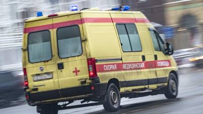 В Кировске из окна жилого дома выпала 10-летняя девочка