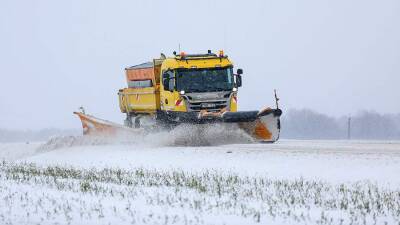 Снегопад в Эстонии затруднил авиационное и дорожное движение