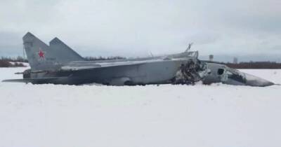 Будни агрессора: российский истребитель МиГ-31 развалился прямо на взлетно-посадочной полосе (ФОТО)