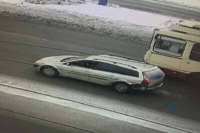 В Челябинске задержан автомобилист, избивший водителя троллейбуса