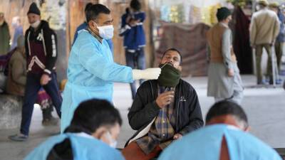 В Индии за сутки выявили более 234 тысяч случаев коронавируса