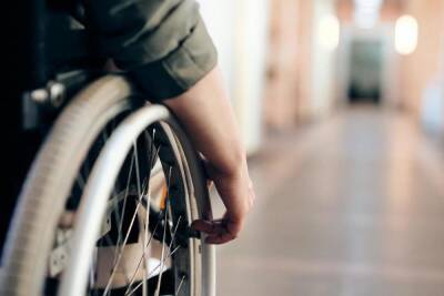 Благодаря прокуратуре псковский ребёнок-инвалид получил дорогую коляску