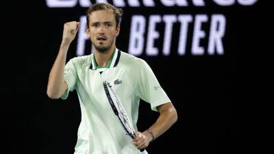 Макинрой предположил, что Медведев в пяти сетах обыграет Надаля в финале Australian Open
