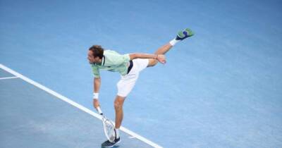 Медведев выиграл второй сет у Надаля и находится в шаге от победы на Australian Open