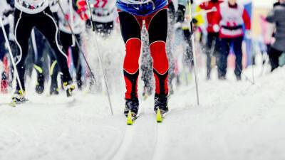 Российский лыжник Ермил Вокуев выиграл 70-километровый марафон в Италии