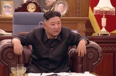 Предмет, который Ким Чен Ын обязательно берет с собой в поездки, назвали СМИ