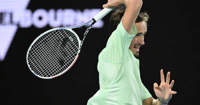 Медведев проиграл Надалю второй сет подряд в финале Australian Open