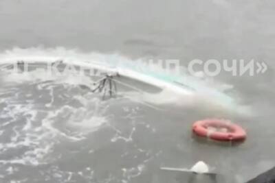 В результате шторма в Сочи затонула яхта