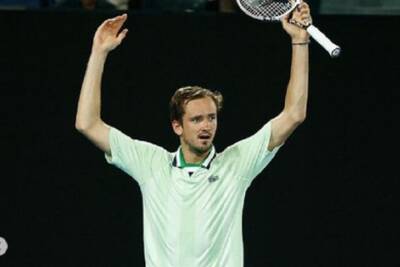 Медведев проиграл Надалю в финале Australian Open, выигрывая 2-0 по сетам