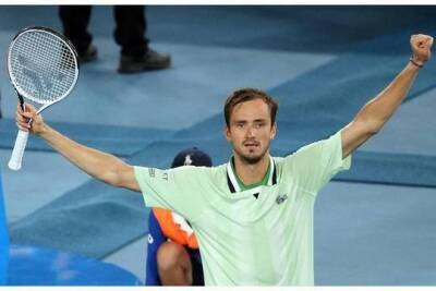 Даниил Медведев проиграл Рафаэлю Надалю в финале Australian Open со счётом 3:2