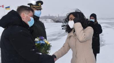 Глава Минобороны Канады начала визит в Украину