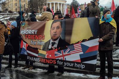 "Спасибо союзникам и простите за президента": В Киеве на Майдане Независимости прошла акция