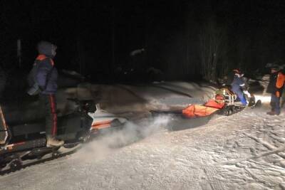 Спасатели нашли травмированного мужчину на снегоходе в районе губы Кислая