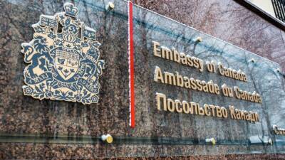 Канада вывезет из Киева часть сотрудников посольства