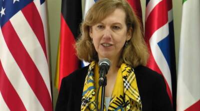 Квин жалуется, что американские дипломаты отказываются покидать Украину