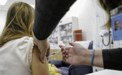 Минздрав опубликовал данные о коронавирусе: в Израиле высокая смертность от «Омикрона»