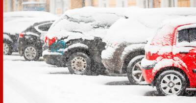 О чем важно помнить при парковке автомобиля зимой, рассказал эксперт