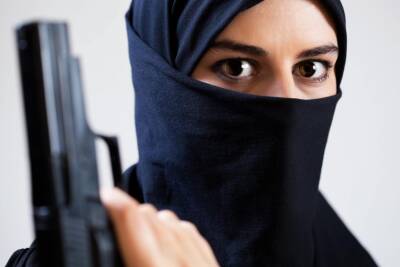 Американка из Канзаса подозревается в руководстве женским батальоном ИГИЛ и мира
