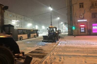 Петербуржцев предупредили о снежных заносах и гололедице на дорогах 31 января