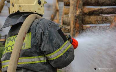 В Тверской области из горящего дома спасли мужчину