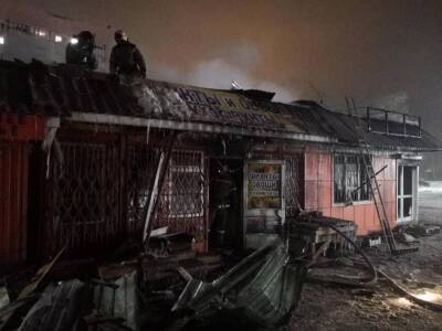 В Копейске в районе автовокзала загорелись кафе и торговые павильоны