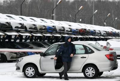 Экономист Хазин спрогнозировал отказ от дорогих автомобилей по всему миру из-за кризиса