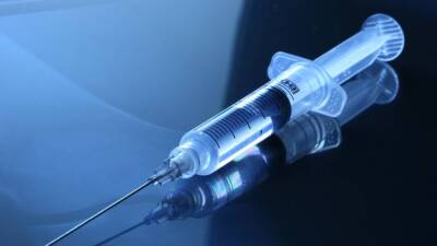 Вакцинация подростков против коронавируса стартовала в Москве