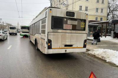 В центре Воронежа столкнулись два маршрутных автобуса №90 и №52