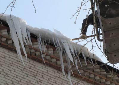 Упавший с крыши дома снег в Липецкой области убил проходившего мимо пенсионера