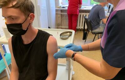 Вакцину от коронавируса для подростков привезли в Карелию