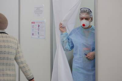 В Петербурге от коронавируса вакцинировали всего 277 детей