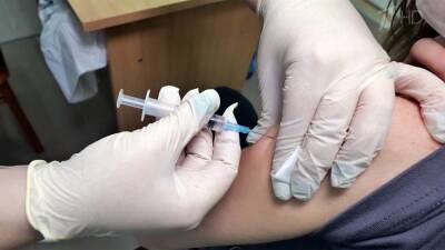 Сразу в нескольких российских регионах началась вакцинация подростков от 12 до 17 лет
