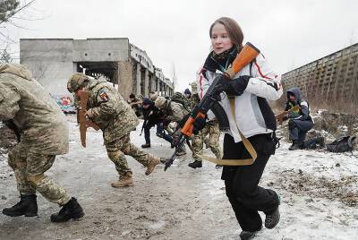 На Украине людей массово готовят к войне