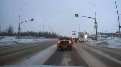 Лед и невнимательность: момент ДТП на Окружной попал на видео - penzainform.ru - Пенза