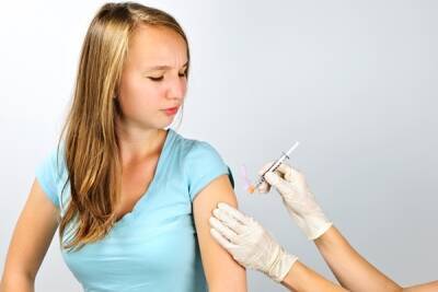 Педиатр рассказал, какие обследования необходимо пройти подростку перед вакцинацией от COVID