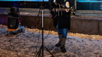 Начинающий блогер ранил уличного музыканта во время застолья в центре Москвы