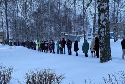 В Ярославле выстроилась огромная очередь, чтобы сдать ПЦР-тест