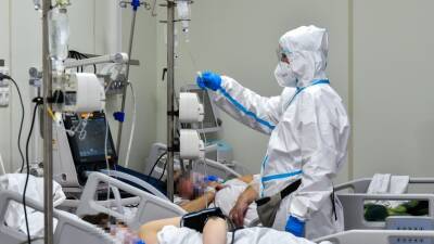 В России за сутки в больницы попали 9090 человек с COVID-19