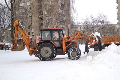 С улиц Смоленска за выходные вывезли более 4 тысяч кубов снега
