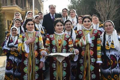 В Таджикистане празднуют национальный праздник Сада