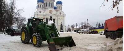 Дмитровские предприятия помогают коммунальщикам в уборке снега