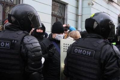 В Петербурге к длительным срокам лишения свободы приговорили омоновцев, убивших из-за долгов пенсионера МВД