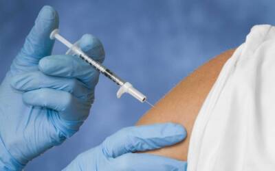 В Украине вступил в силу приказ о расширении списка профессий для обязательной COVID-вакцинации