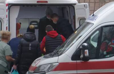 Разбил голову кирпичом: мужчину без сознания нашли во дворе дома в Одессе, кадры