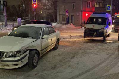 В Рязани в ДТП с участием скорой помощи пострадали два человека