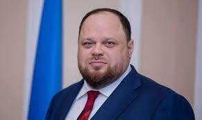Стефанчук считает, что "слуги народа" должны обсудить на фракции вопросы исключения Кузьминых